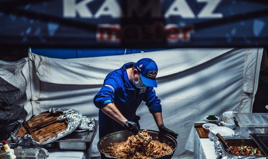 Плов «по-дакарски»: повар «КАМАЗ-мастера» поделился любимым рецептом команды