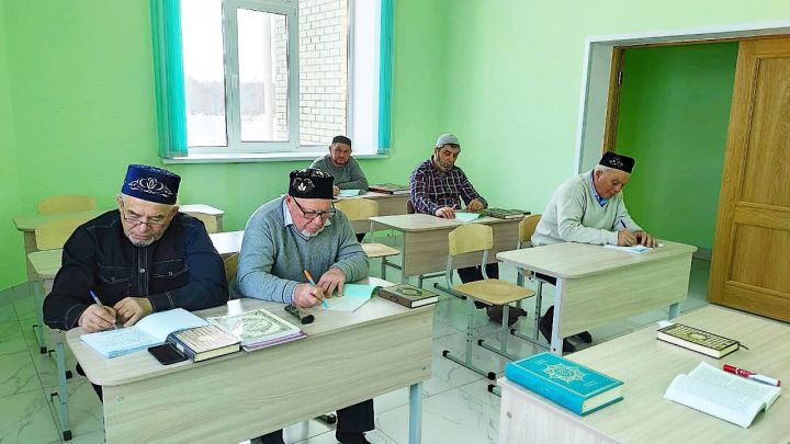 В Высокогорском Исламском центре “Бердэмлек” начались курсы повышения знаний для имамов