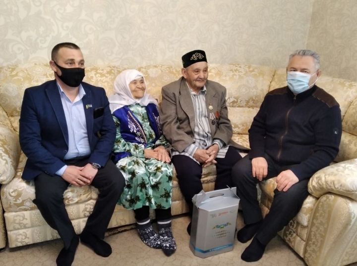 Сегодня свой 90-летний юбилей отметил житель деревни Новые Бирюли Рафаэль Нагимов