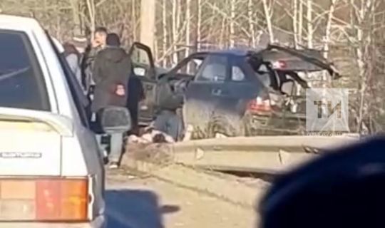 Женщина за рулем легковушки получила тяжелые травмы в ДТП с грузовиком в Казани