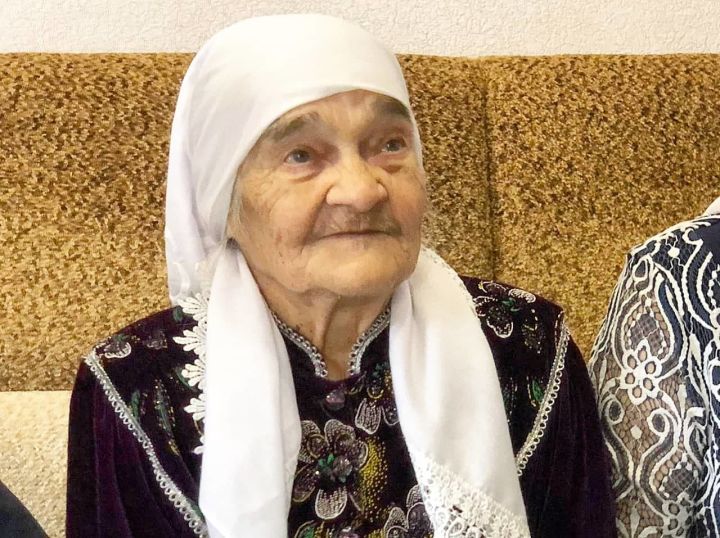 Жительница села Высокая гора Илалия Хуснутдинова празднует 90 лет