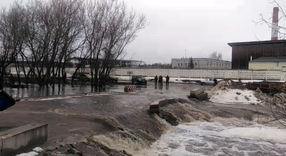 Около деревни Тимофеевка в Высокогорском районе затопило мост