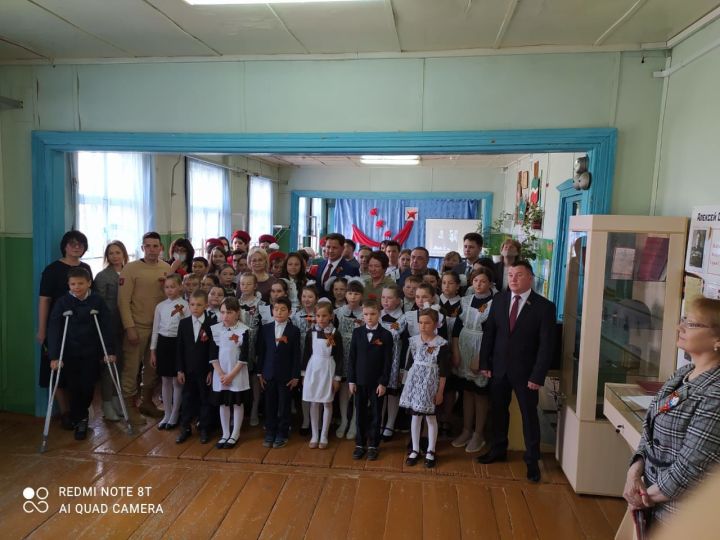 В преддверии празднования 76-годовщины Великой Победы в Алатской ООШ открылся музейный уголок «Боевой славы»