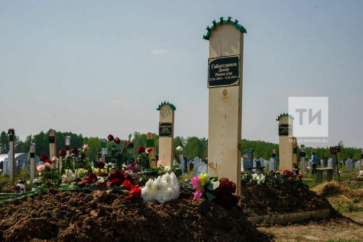 «На сердце останутся вечные раны»: татарстанцы простились с погибшими в гимназии № 175