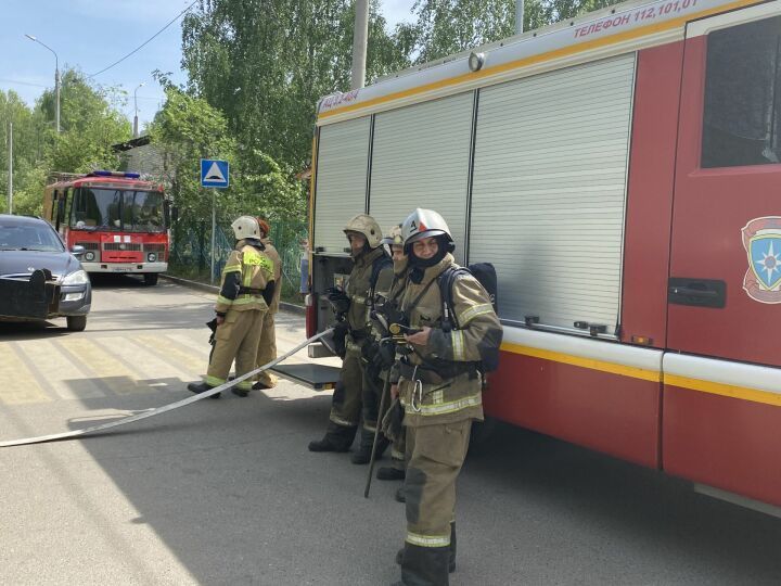 Из-за сообщений о заложенных взрывных устройствах в Казани эвакуировали несколько школ