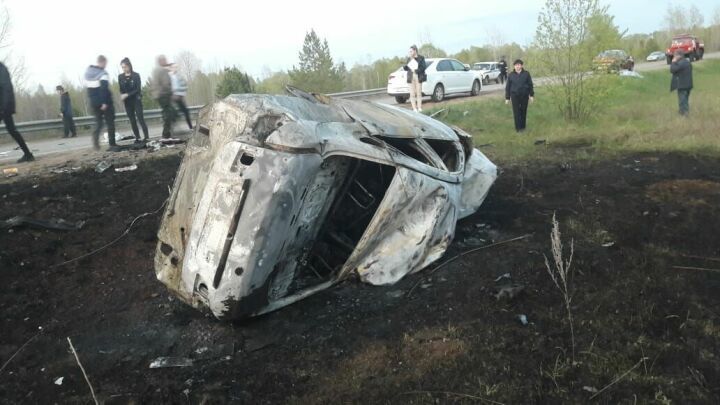 Двое маленьких детей и двое взрослых погибли в ДТП на трассе в Татарстане