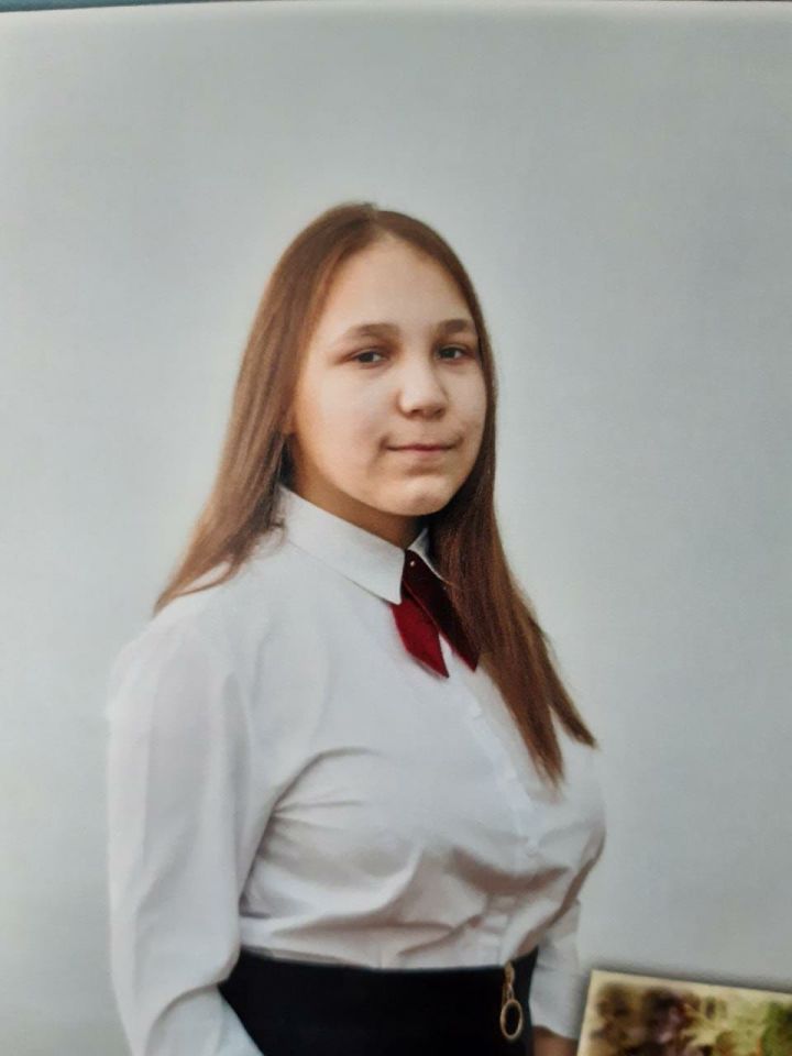 100 баллов  по химии получила выпускница Высокогорской СОШ № 2 Камиля Мухамеджанова