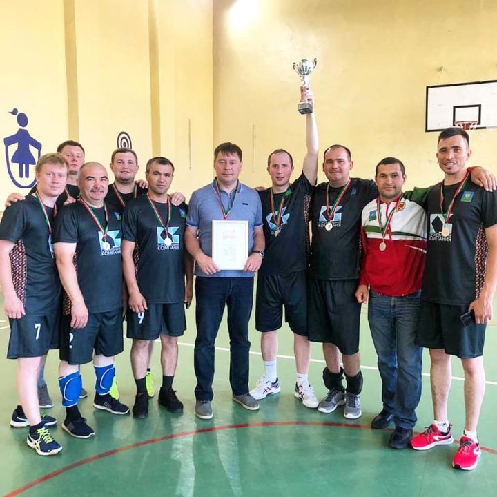 В соревнованиях по волейболу муниципальные служащие Высокогорского района заняли 2 место