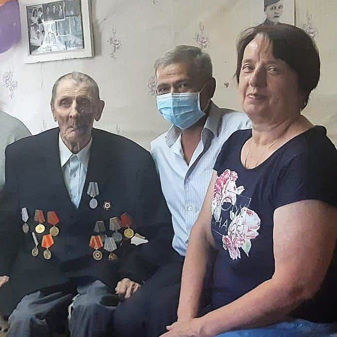 Участник войны Павел Лядков отмечает 94-летие