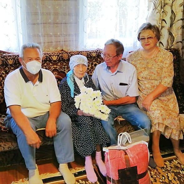 Сегодня празднует свое 90-летие Егорова Эмилия Дмитриевна