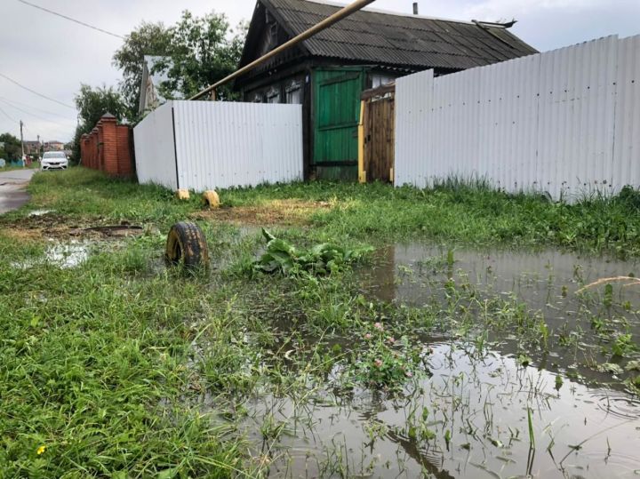 Жителей улицы Комаровка в селе Высокая гора постоянно подтапливает канализационными стоками
