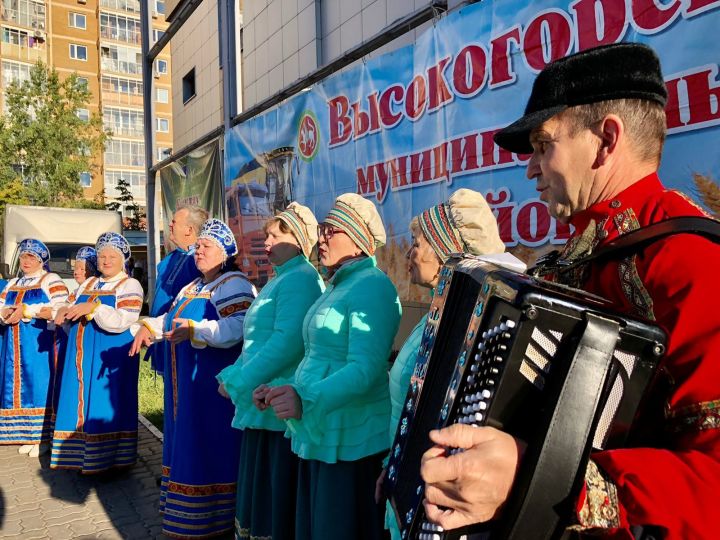 В Авиастроительном районе города Казани сегодня дали старт традиционным осенним сельскохозяйственным ярмаркам