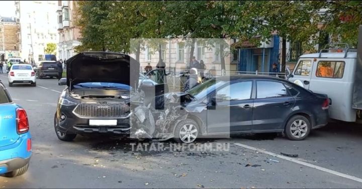 В Казани водителю стало плохо за рулем, он скончался, его авто въехало в пять автомобилей