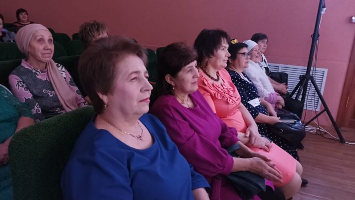 «Ак калфак» поздравил женщин Высокогорского района с Днём матери