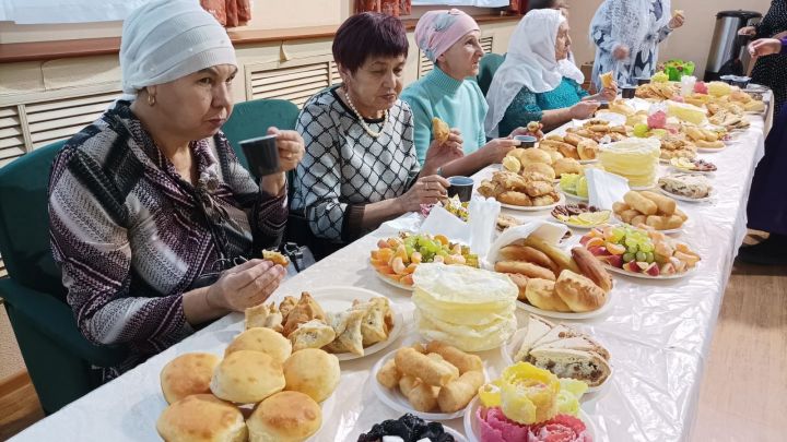 «Ак калфак» поздравил женщин Высокогорского района с Днём матери