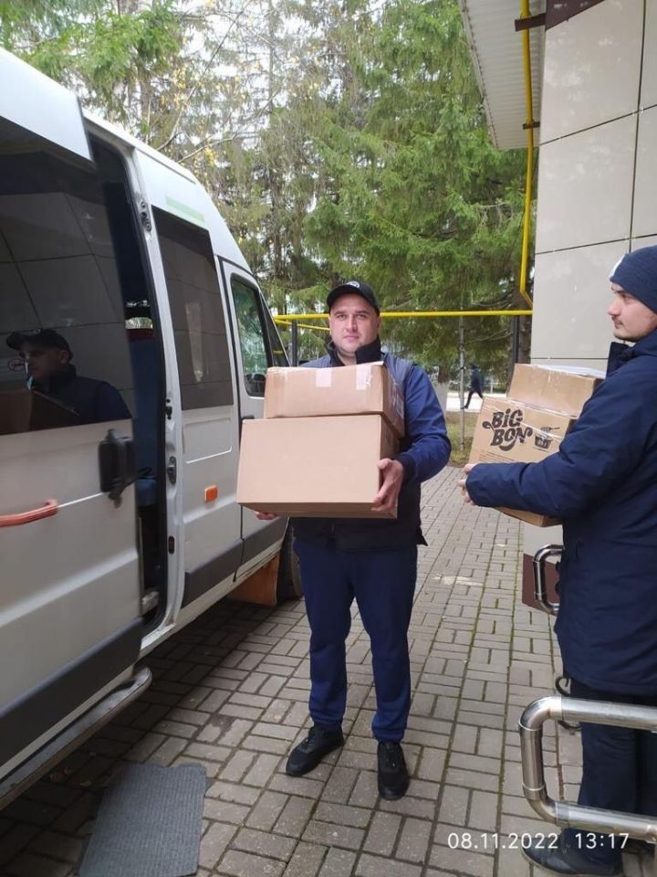 Из Высокогорского района отправили 34 коробки с гумпомощью