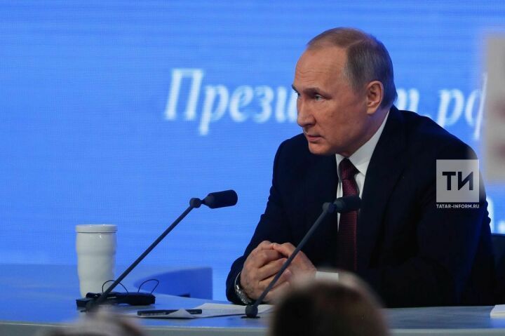 Путин поручил в 2023 году индексировать зарплаты бюджетников темпами не ниже средних