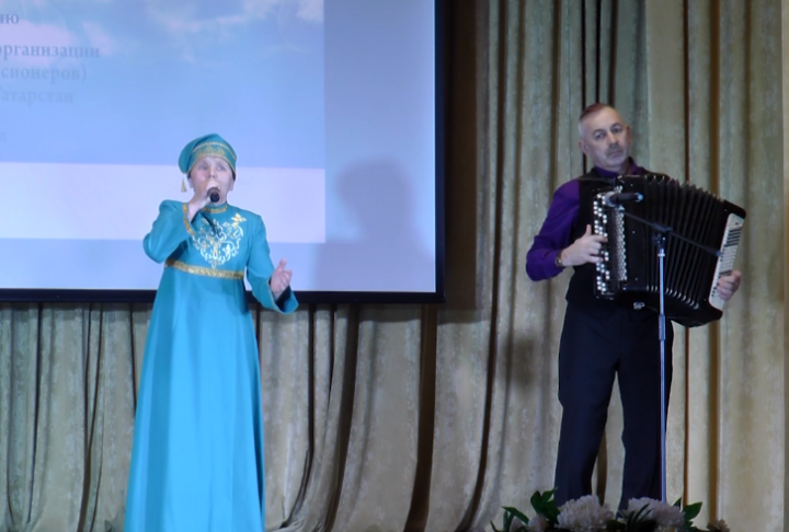 В центральном ДК Высокогорского района прошел концерт, приуроченный международному Дню родных языков и Дню защитника Отечества