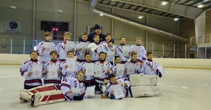 Воспитанники хоккейного клуба "Биектау" 2011 г.р. стали победителями республиканского этапа соревнования "Золотая шайба"