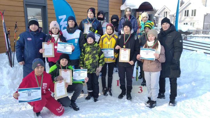 На лыжных гонках на призы газеты «Высокогорские вести» участвовали школьники из 15 школ района