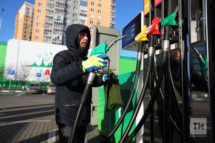 Бензин хлынул на внутренний рынок: что будет с ценами на заправках Татарстана?