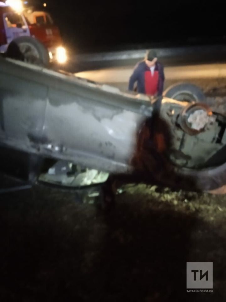 На трассе М7 в Татарстане легковушка вылетела в кювет и перевернулась, пострадал водитель