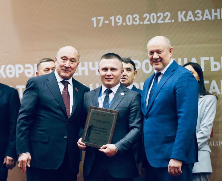 Тренер Высокогорского района по национальной борьбе корэш Динар Зиннатуллин признан лучшим судьей по итогам 2021 года в РТ