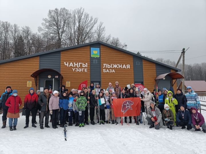 На лыжной базе в поселке ж/д станции Высокая Гора прошли соревнования среди школьников