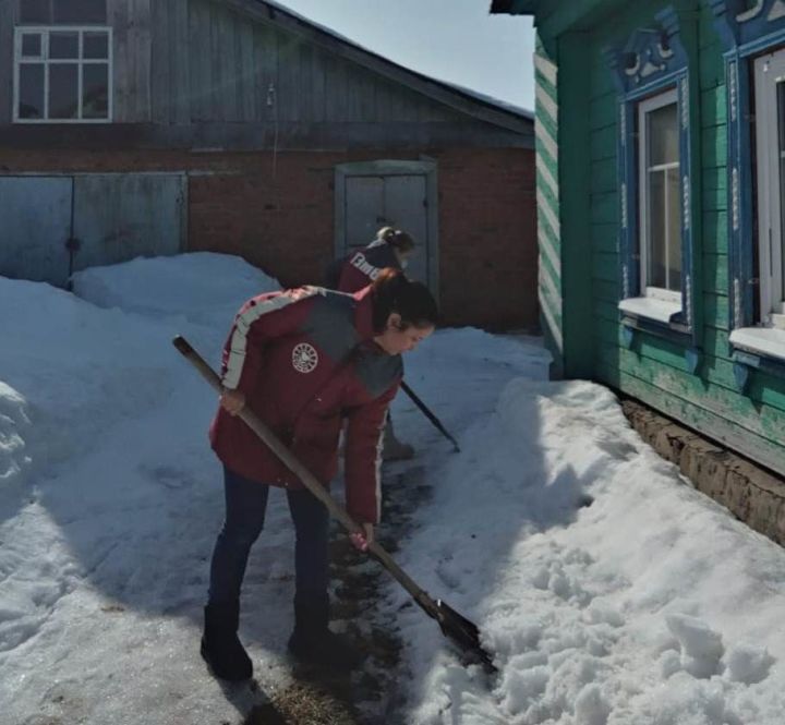 Социальные работники Высокогорского района помогли своим подопечным подготовиться к половодью