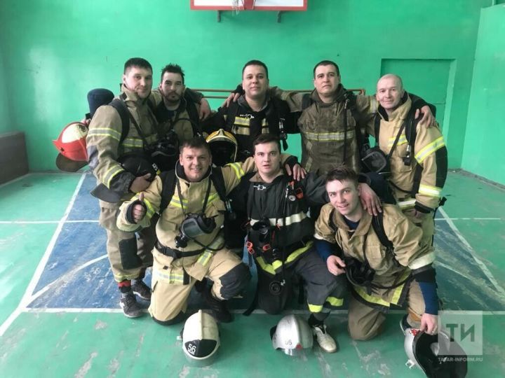 В Челнах пожарные сыграли в Fireball в полной боевой экипировке