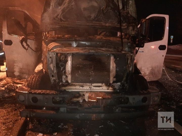 Ночью в  Дербышках сгорели кабина и часть тента грузовика