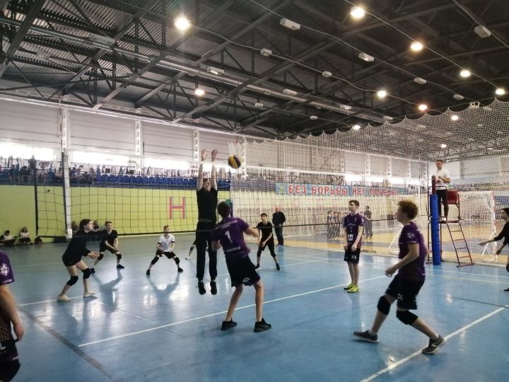 В спортивном комплексе "Биектау" прошли финальные игры по волейболу в рамках спартакиады школьников Высокогорского района