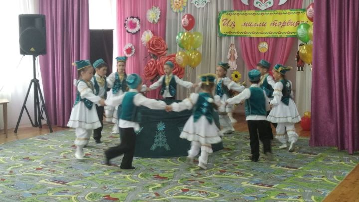 На республиканский конкурс "Ин милли тэрбияче", проводимый в  Ямашурминском детском саду, поступило более 200 заявок
