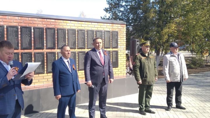 В Бирюлинском сельском поселении открыли Мемориальную доску и памятник