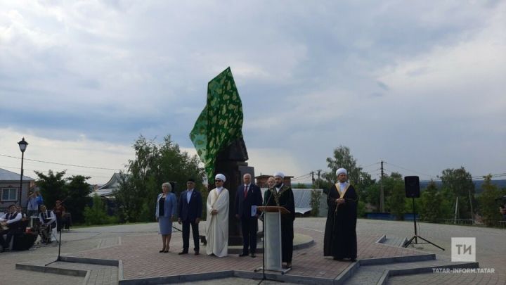 В Касимове открыли памятник «матери татарского народа» Сююмбике. Не обошлось без скандала