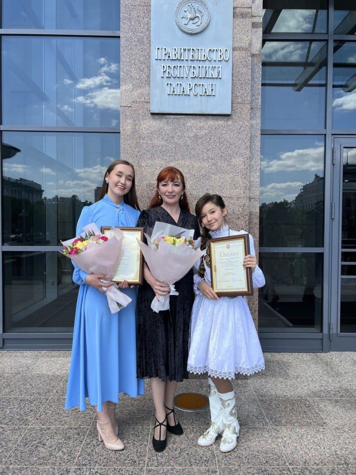 Талантливые девушки Высокогорского района получили государственные стипендии за 1 места  в "Созвездие-Йолдызлык 2022"