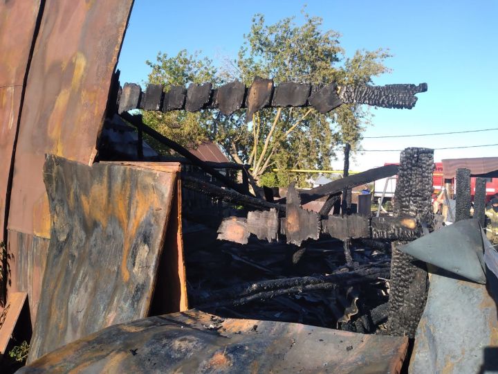 Дом, баня и сарай полностью сгорели в Ямашурме