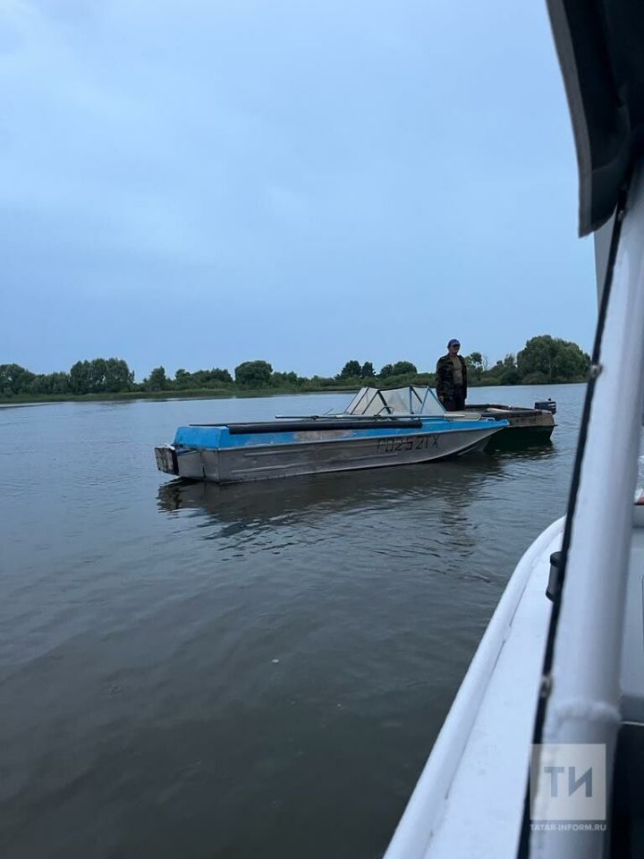 В Татарстане ищут мужчину, который выпал из лодки в Каму и утонул