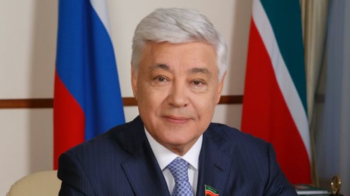 С Днем флага РФ поздравил председатель Госсовета РТ Фарид Мухаметшин