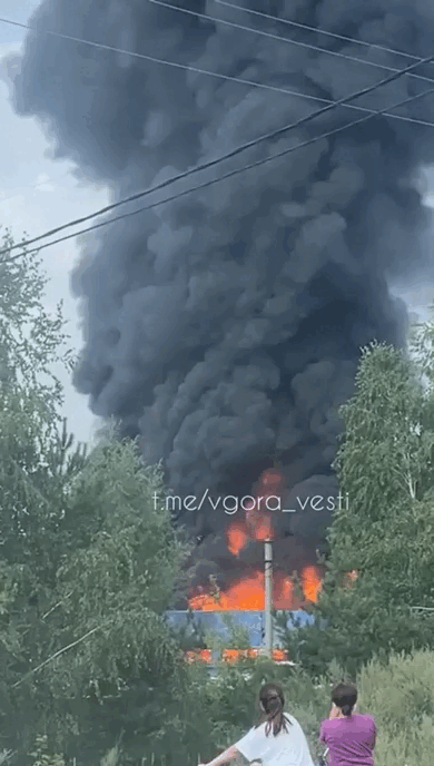 Пожарный рассказал о сложности тушения возгорания на производственном складе в Казани