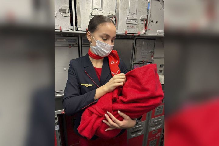 Пассажиры авиалиний приняли роды на борту самолета Москва-Таджикистан