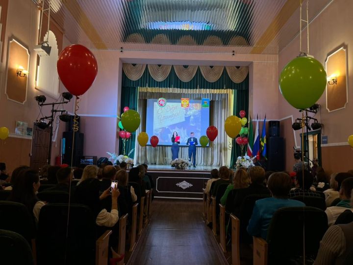 Сегодня в Доме культуры Высокогорского района прошло праздничное мероприятие ,посвященное дню учителя