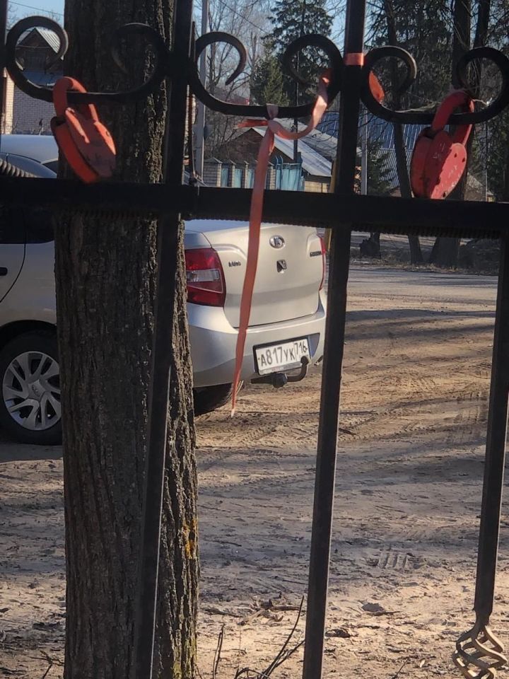 Неутомимого онаниста заметили высокогорцы в Парке Победы