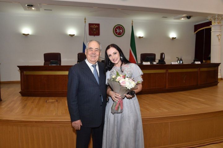 АЛИНА ШАРИПЖАНОВА: “МУЗЫКА — ЭТО СПОРТ!”