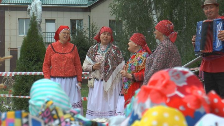 На центральной площади Высокогорского района отметили «День фольклора»