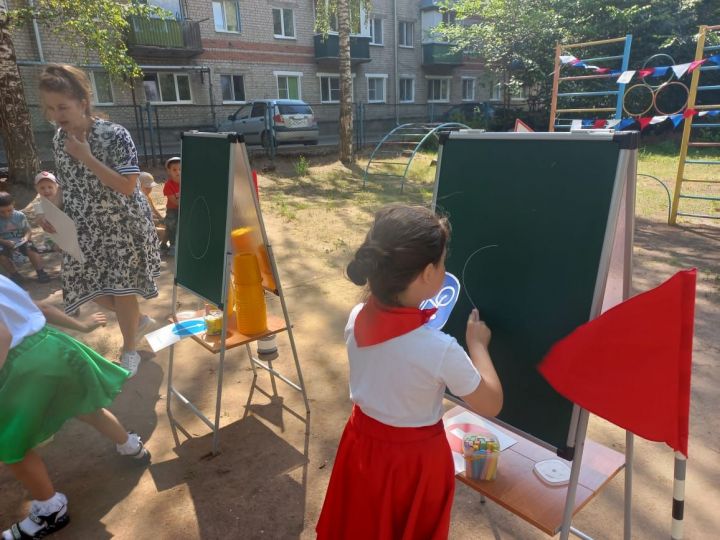 В детском саду «Солнышко» провели музыкально-спортивный праздник по БДД