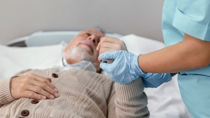 В Татарстане около 5,5 тыс. пожилых и инвалидов получают уход на дому от соцработников