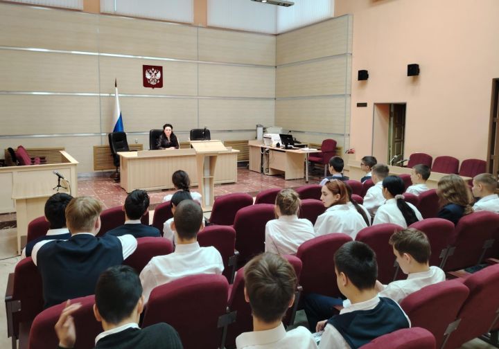 Ученики ВСОШ N3 побывали на экскурсии в суде