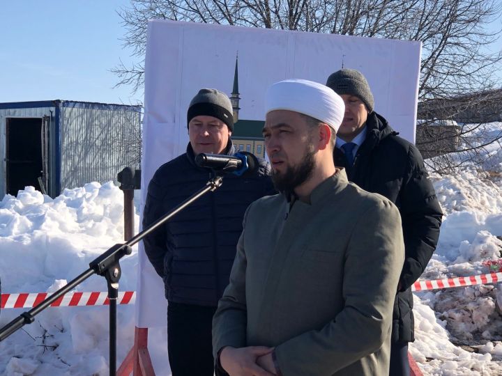 В селе Айбаш продолжается реставрация мечети, у которой рухнул минарет