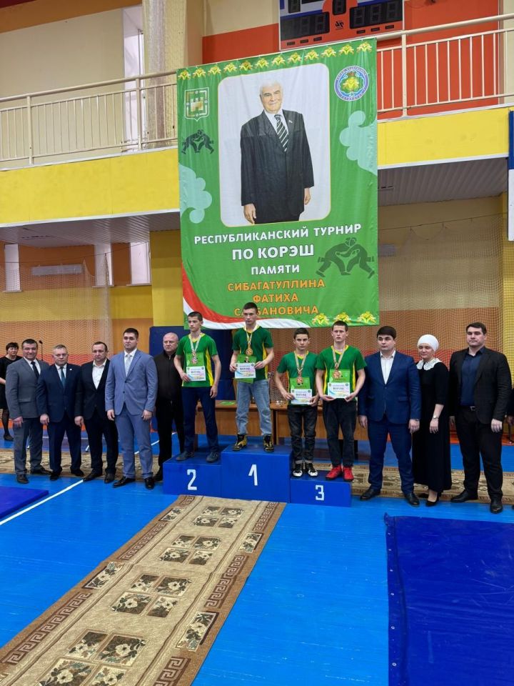 Высокогорские борцы вернулись с медалями с турнира